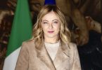 Meloni prepara l’incontro con Rubio, il governo difende Leone